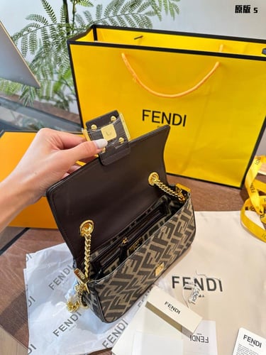 شنطة فندي باقيت Baguette