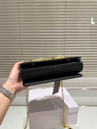 شنطة دولشي اند غابانا فضي