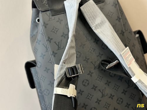 شنطة ظهر لويس فيتون Discovery ( بالوان متعددة )