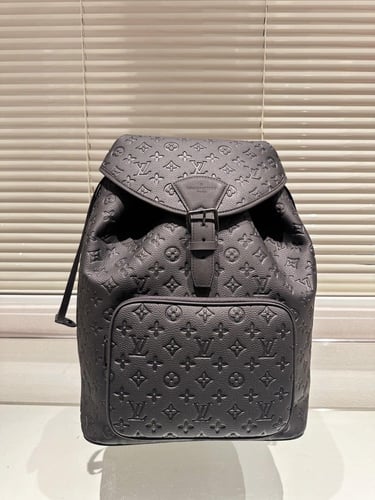 شنطة ظهر لويس فيتون Discovery ( بالوان متعددة )