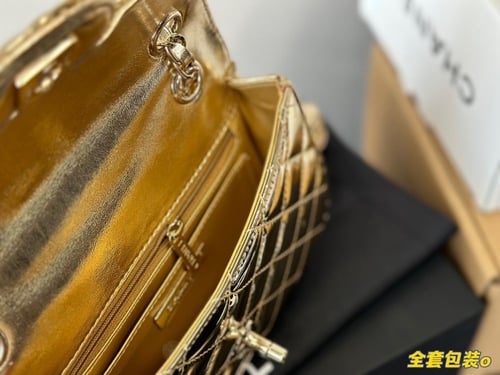 شنطة شانيل لامع ( بالوان متعددة )