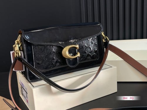 شنطة كوتش تابي لامع