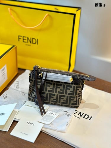 شنطة فندي ميني