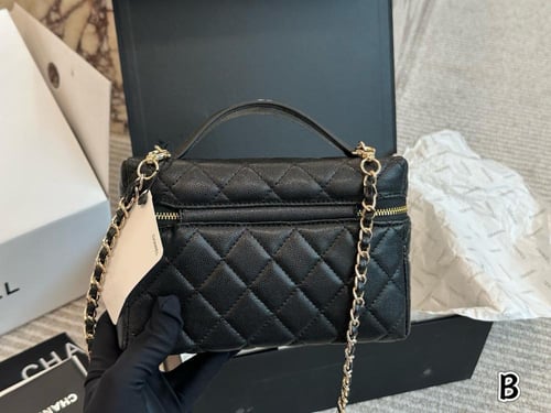 شنطة شانيل (متوفرة بعدة الوان)