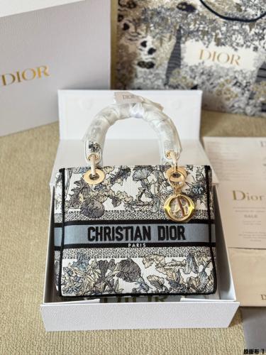 شنطة ليدي ديور Laby Dior