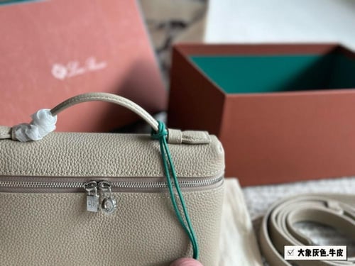 شنطة لورو بيانا ( متوفرة بعدة الوان )