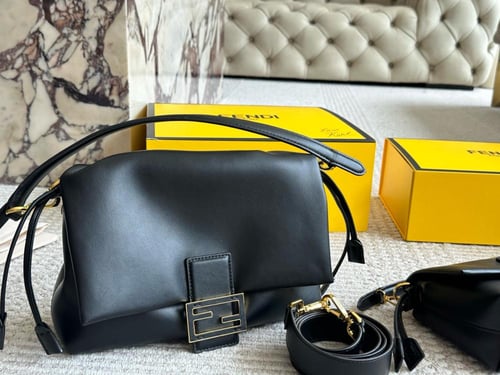 شنطة فندي (متوفرة بحجمين)