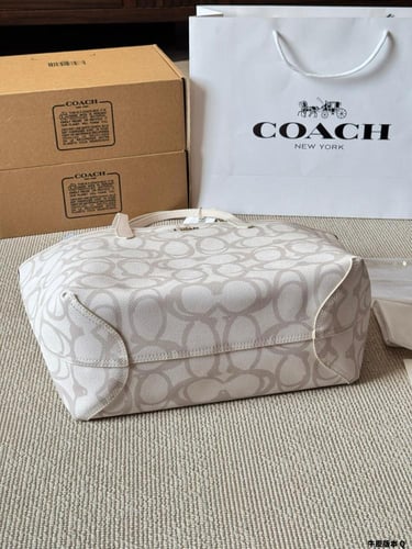 شنطة كوتش City tote (متوفرة بعدة الوان)