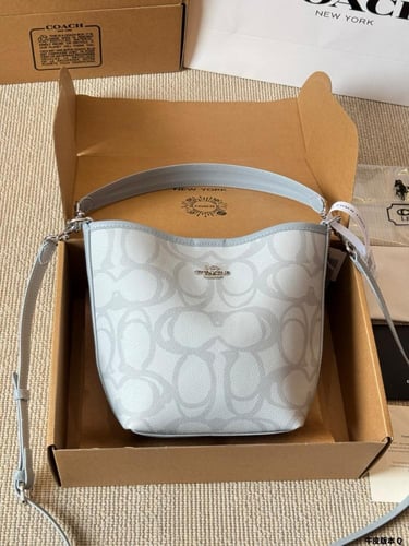 شنطة كوتش (متوفرة بعدة الوان)