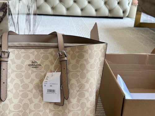 شنطة كوتش tote (متوفرة بلونين)