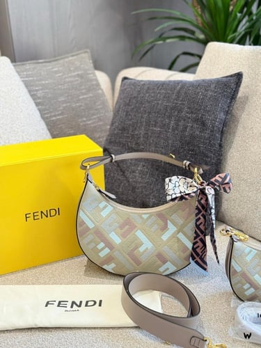 شنطة فندي (متوفرة بعدة احجام )