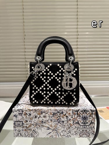 شنطة ليدي ديور 17cm Lady Dior (متوفرة بعدة الوان)