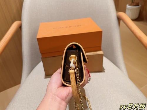 شنطة لويس فيتون Camille