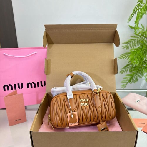 شنطة ميو ميو- Arcadie (متوفر بعدة الوان)