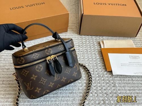 شنطة لويس فيتون Nice BB Vanity