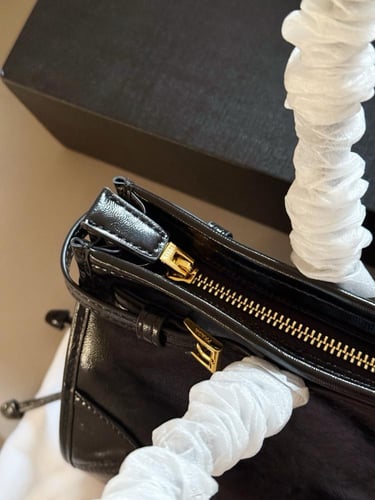 شنطة برادا سوفت لوكس Softlux ( متوفرة بعدة الوان )