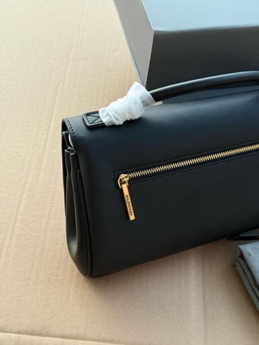 شنطة بالنسياغا Balenciaga Belair (متوفرة بعدة الوا...