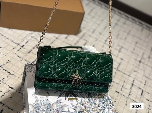 شنطة ديور خامة لماع (متوفرة بعدة الوان)