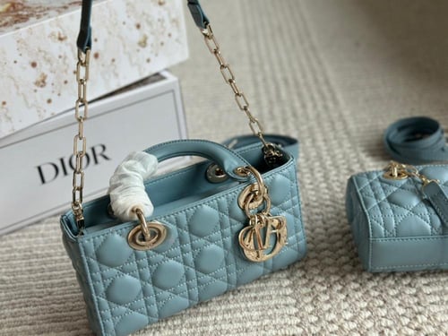 شنطة ليدي ديور Lady Dior (متوفرة بعدة احجام)