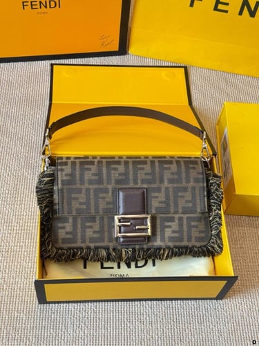 شنطة فندي (متوفر بلونين)