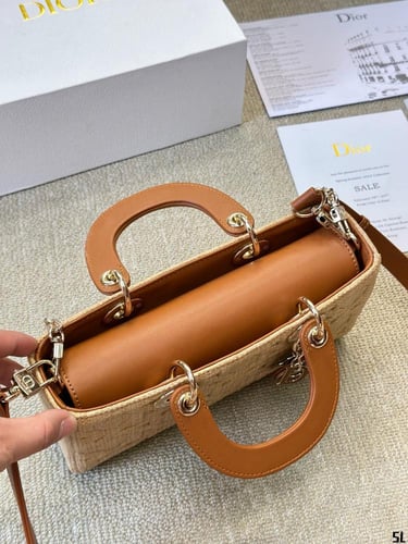 شنطة ليدي ديور 26cm Lady Dior (متوفرة بعدة الوان)