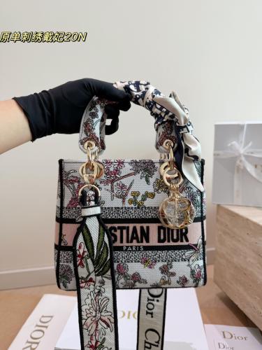 شنطة ديور 20cm ليدي ديور | Lady Dior (متوفرة بعدة الوان)