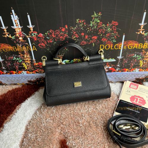 شنطة دولشي اند غابانا D&G 18cm (متوفرة بعدة الوان)