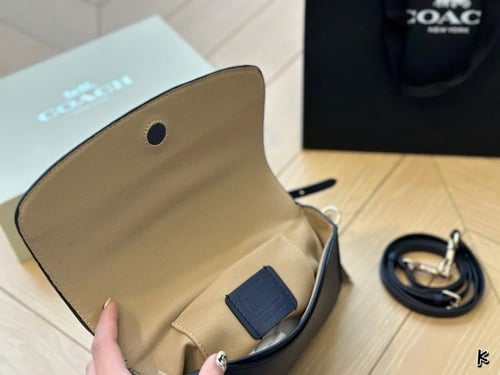 شنطة كوتش اندريا Andrea