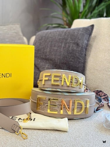 شنطة فندي (متوفرة بعدة احجام )