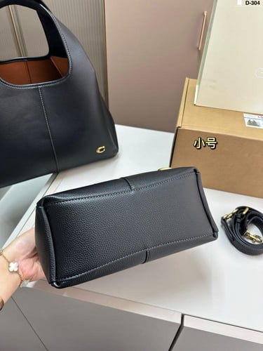 شنطة كوتش لانا Lana ( بالوان متعددة )