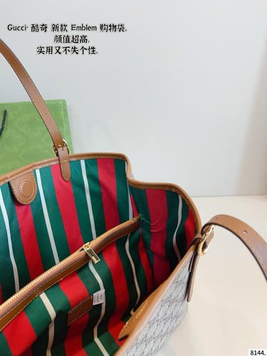 شنطة قوتشي em blem