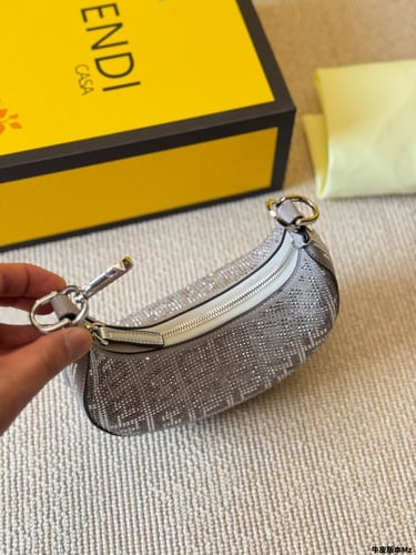 شنطة فندي كريستال ميني