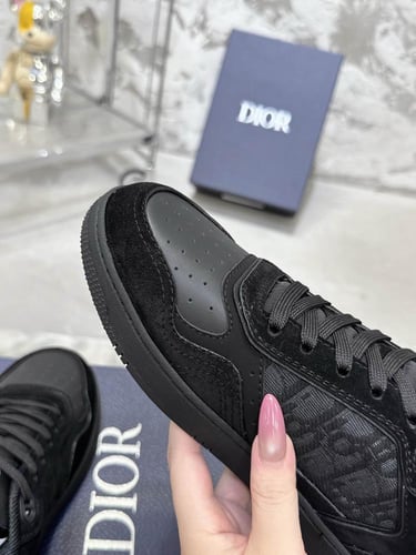 سنيكرز ديور