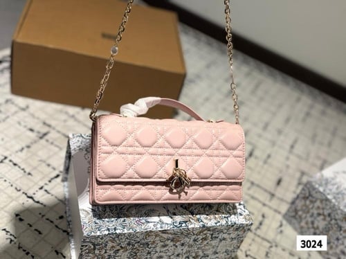 شنطة ديور (متوفرة بعد الوان)