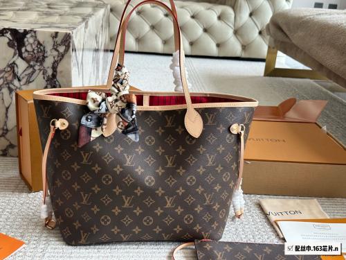 شنطة لويس فيتون نيفر فل Neverfull