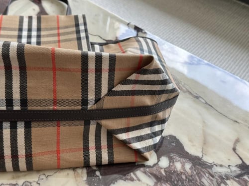 شنطة بربري Burberry tote