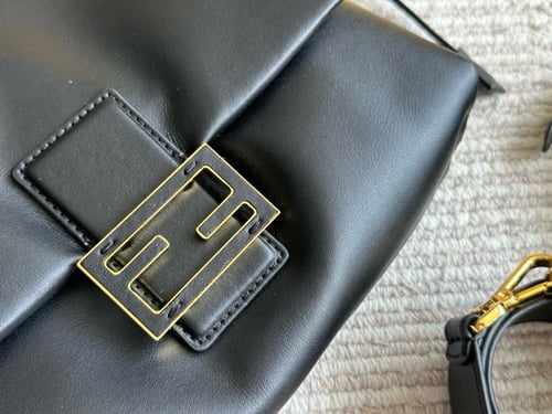 شنطة فندي (متوفرة بحجمين)