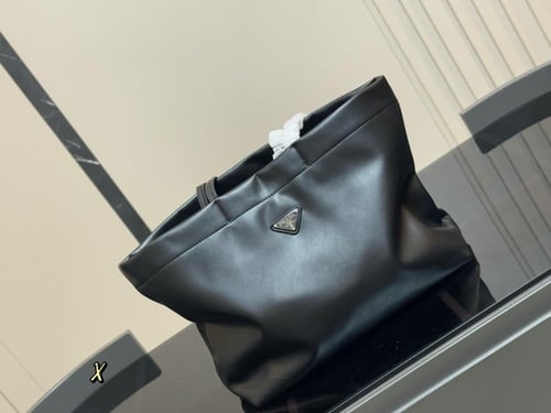 شنطة برادا tote خامة جلد