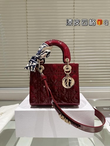 شنطة ليدي ديور 20cm Lady Dior (متوفرة بعدة الوان)