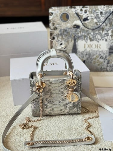 شنطة ليدي ديور 17cm Lady Dior (متوفرة بعدة الوان)