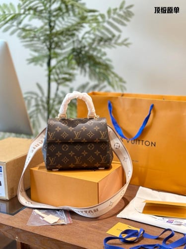 شنطة لويس فيتون Cluny Mini