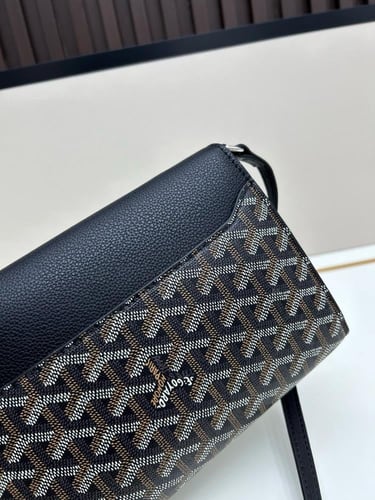 شنطة قويارد Chypre