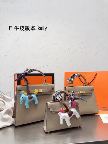 شنطة ارمز كيلي باكسسوارات ذهبي ( باحجام متعدده )