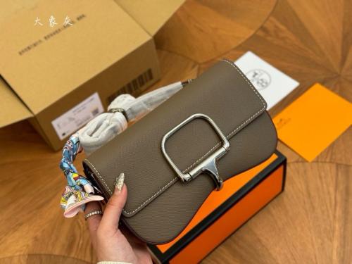 شنطة هرمز ديلا Della ( متوفرة بعدة الوان )