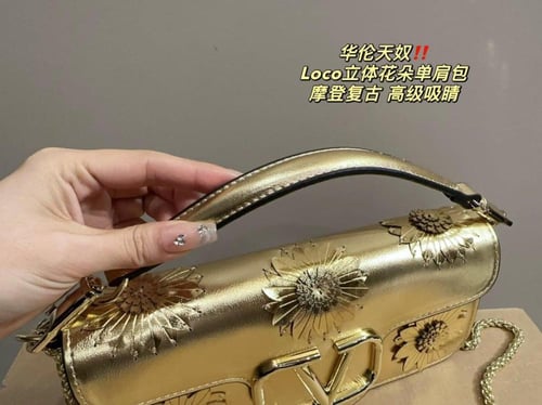 شنطة فالنتينو لوكو فضي