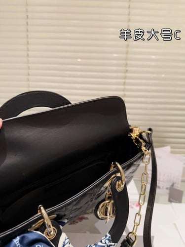 شنطة ليدي ديور 26cm Lady Dior (متوفرة بعدة الوان)