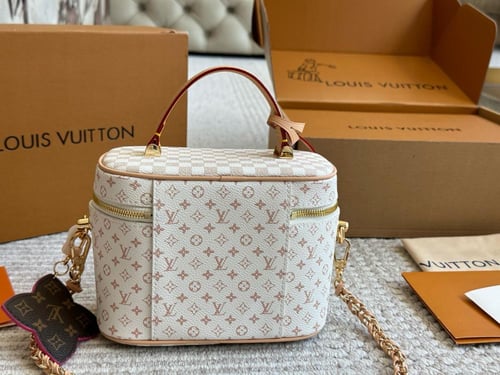 شنطة لويس فيتون Nice BB Vanity (متوفره بلونين)