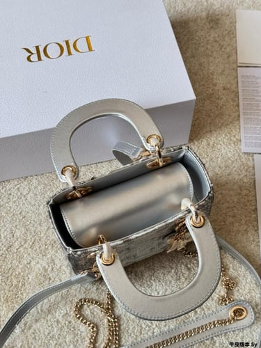 شنطة ليدي ديور 17cm Lady Dior (متوفرة بعدة الوان)