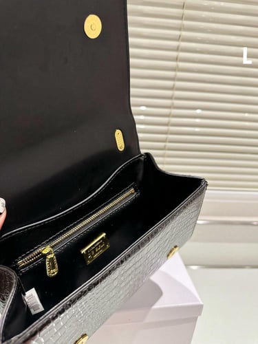 شنطة دولشي اند غابانا ذهبي