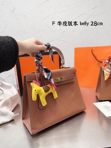 شنطة ارمز كيلي باكسسوارات ذهبي ( باحجام متعدده )